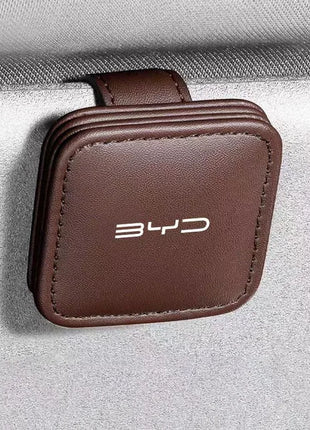 https://ae01.alicdn.com/kf/Sb683b4534d014752b58946ccd02bf407R/Car-Eyeglass-Holder-Glasses-Storage-Clip-Auto-Accessories-For-BYD-Atto-3-Act-Tang-F3-E6.jpg_640x640.jpg